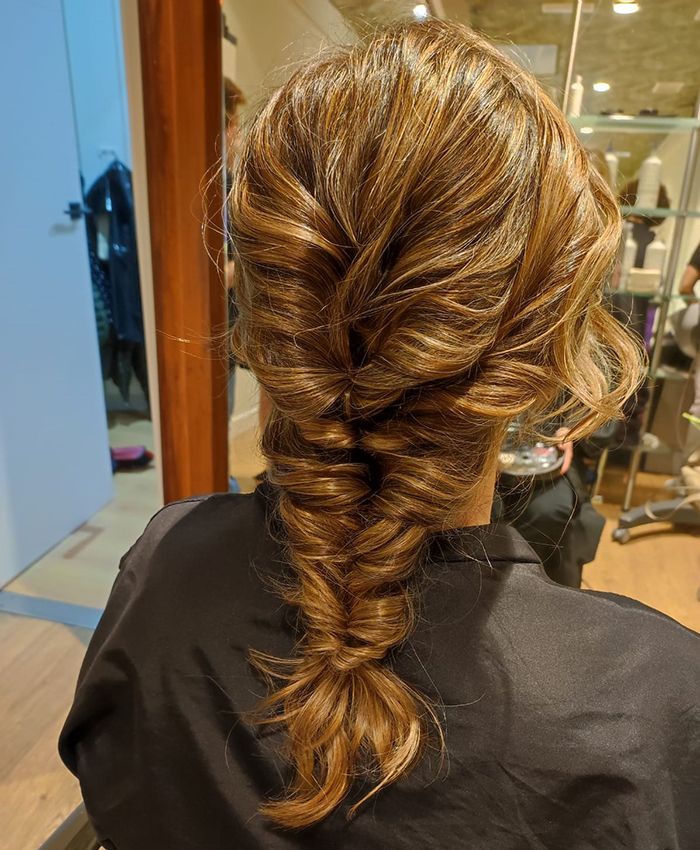 Recogido con trenza para eventos.