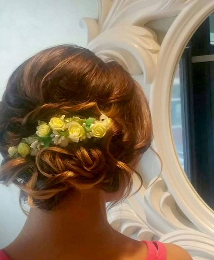 Recogido con flores.